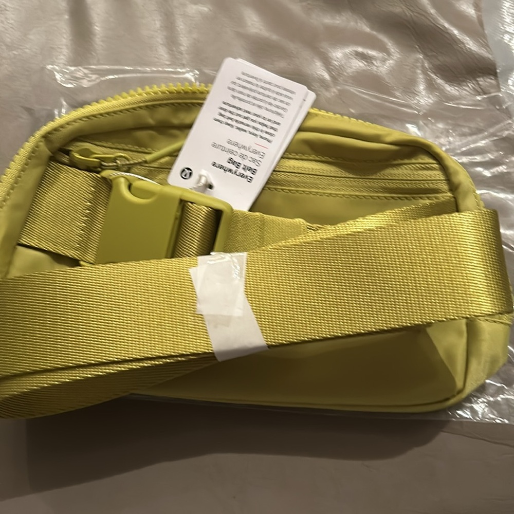 NWT Lululemon Everywhere Belt Bag - Picture 2 of 8